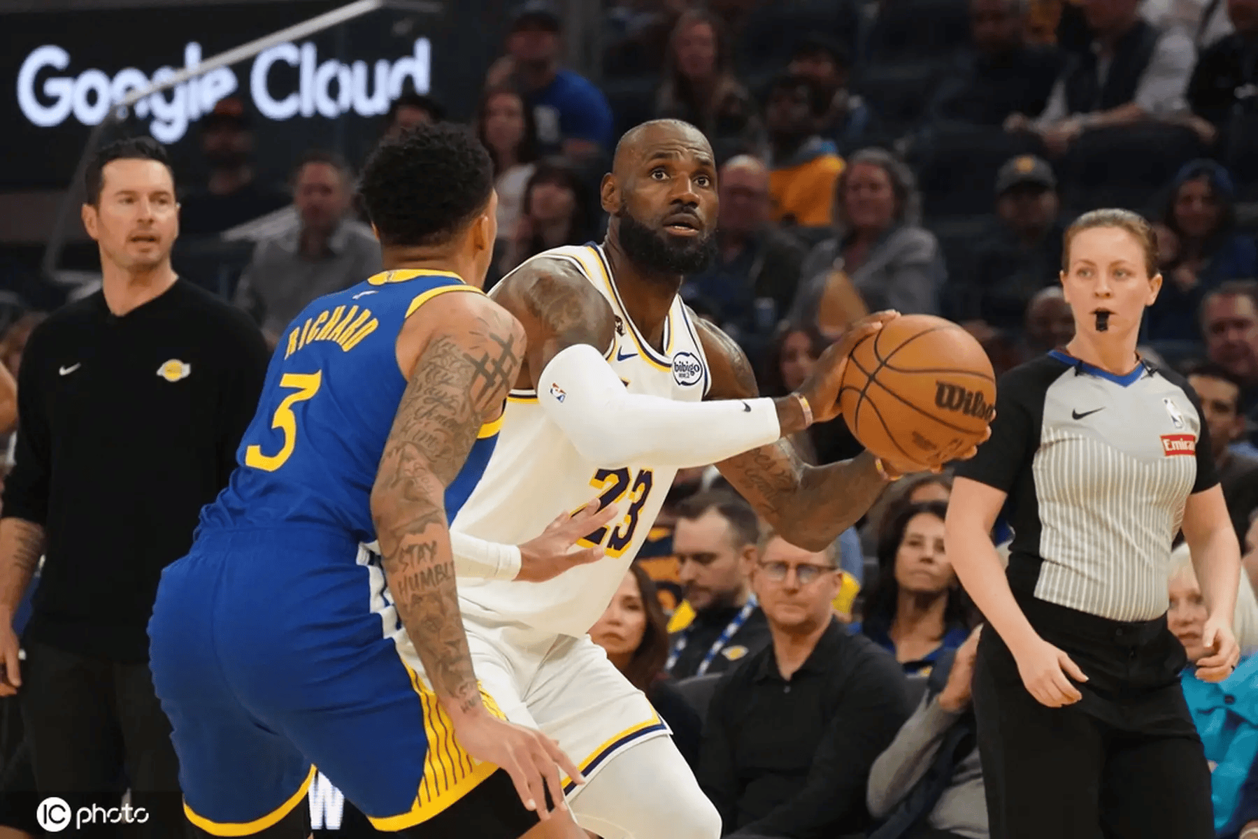 东契奇26+6+8詹姆斯22+7+9 湖人客场大胜勇士